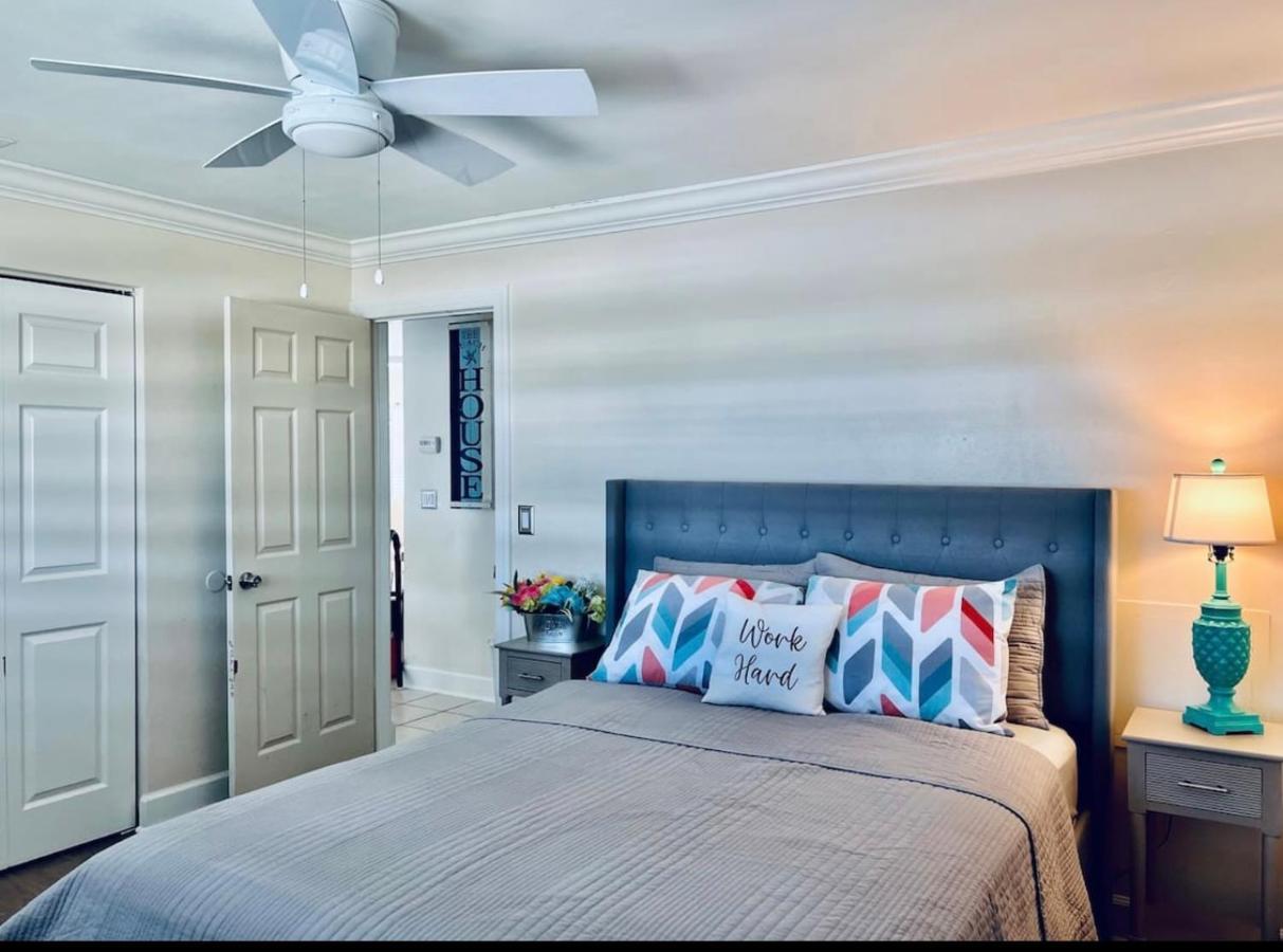 Cheerful Home With Two Bedrooms เคปคอรัล ภายนอก รูปภาพ
