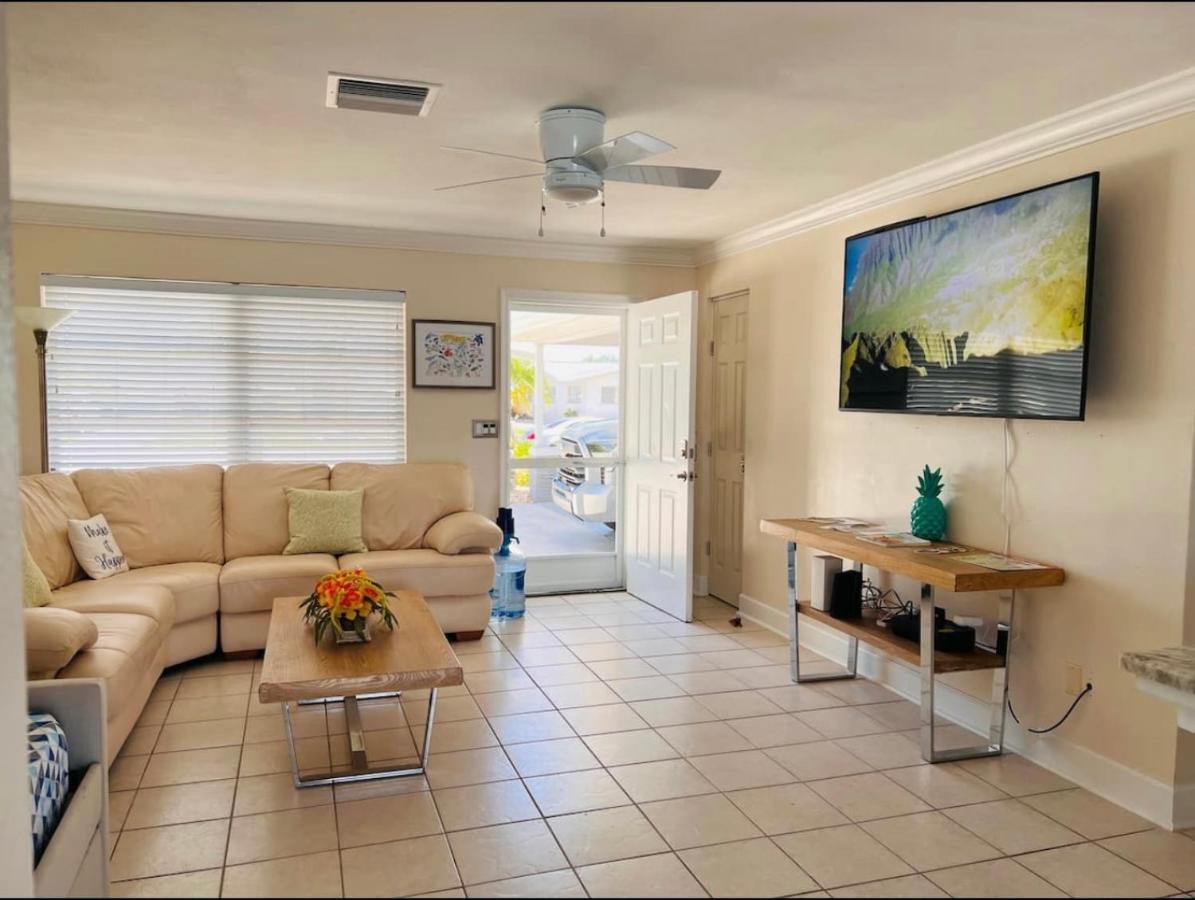 Cheerful Home With Two Bedrooms เคปคอรัล ภายนอก รูปภาพ