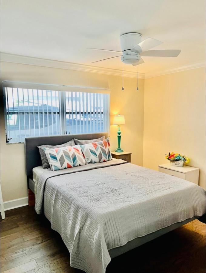 Cheerful Home With Two Bedrooms เคปคอรัล ภายนอก รูปภาพ